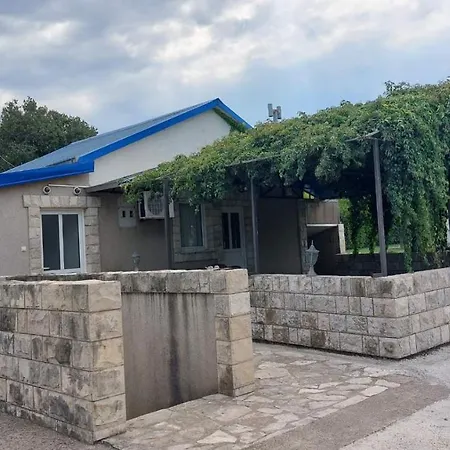 Airport Golubovci 2 Ποντγορίτσα