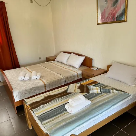 Airport Golubovci 2 Bed and Breakfast Ποντγορίτσα
